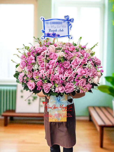 Hoa Chúc Mừng. VN Cam Kết Giao Hoa Chuyên Nghiệp, Tận Tâm. Hoa Giao Tận Tay Khách Hàng Đẹp Như Khi Chụp Ảnh Tại Shop.