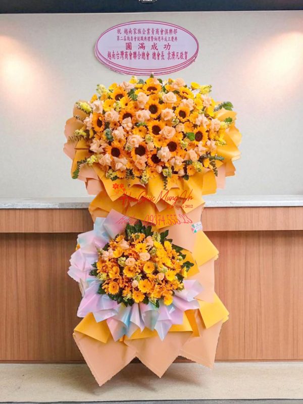 Kệ Hoa Hướng Dương Chúc Mừng KT149